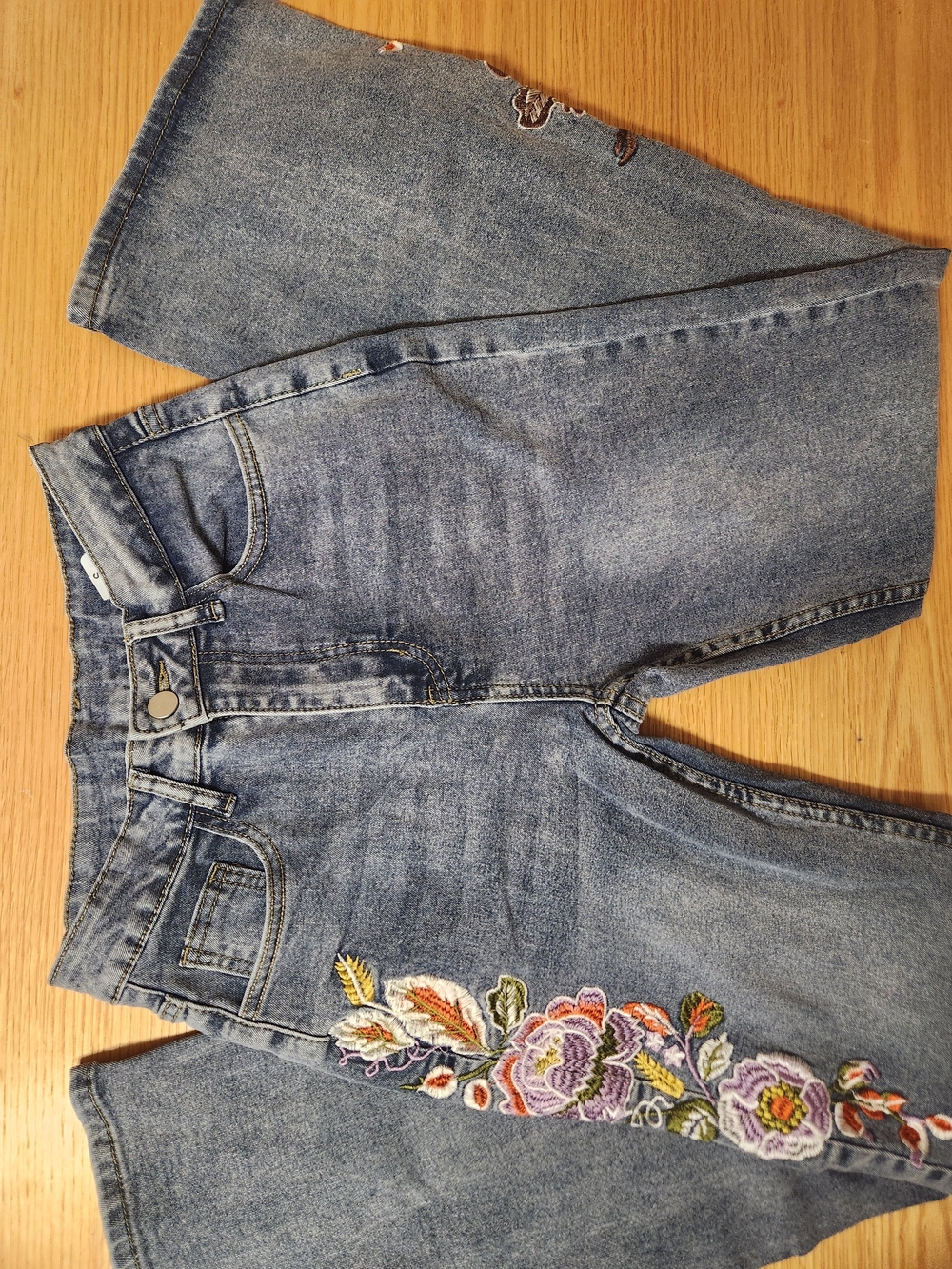 Women’s Blue Embroidered Floral Jeans - Picture 4 of 4